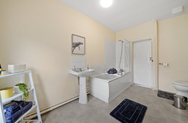 Bath accommodation