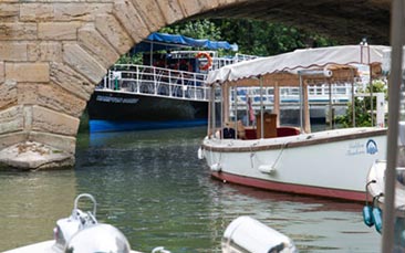 evening cocktail cruise hen party