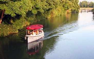 evening cocktail cruise hen party