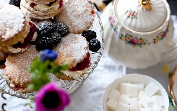 jewellery making with afternoon tea hen party