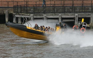 james bond thames experience hen party