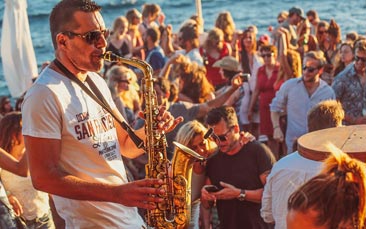 beach party hen party